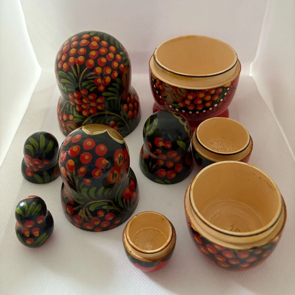 Vintage Matryoshka Set of 5 wooden Nesting Babushka dolls hand painted